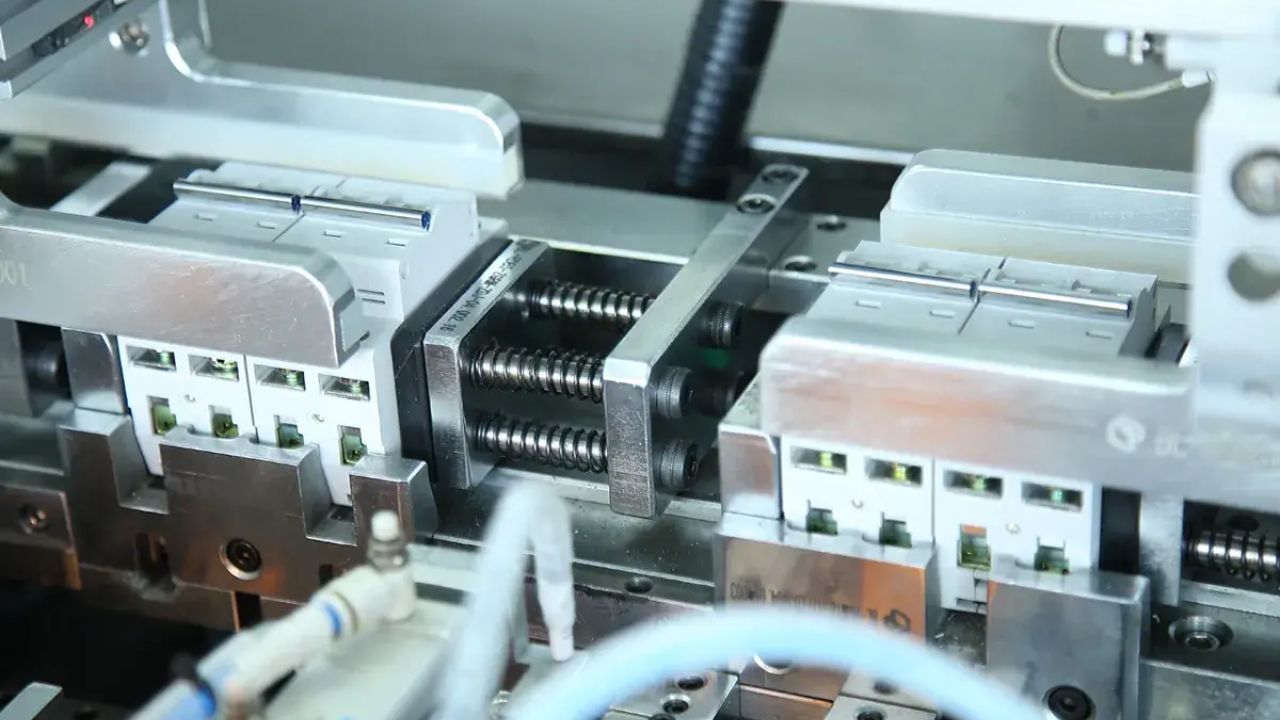 How PV Combiner Boxes Optimize Solar Power Systems for Maximum Efficiency